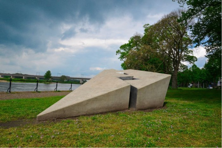 Beeld Etty Hillesum Men zou een pleister op vele wonden willen zijn Beeld Etty Hillesum Men zou een ple